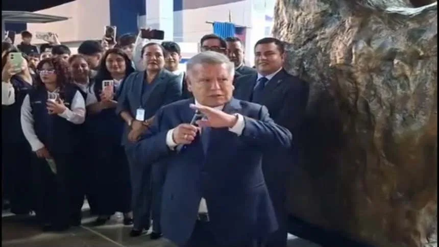 Momento en el que Acuña anuncia su retiro de la vida política. | Fuente: Más Radio